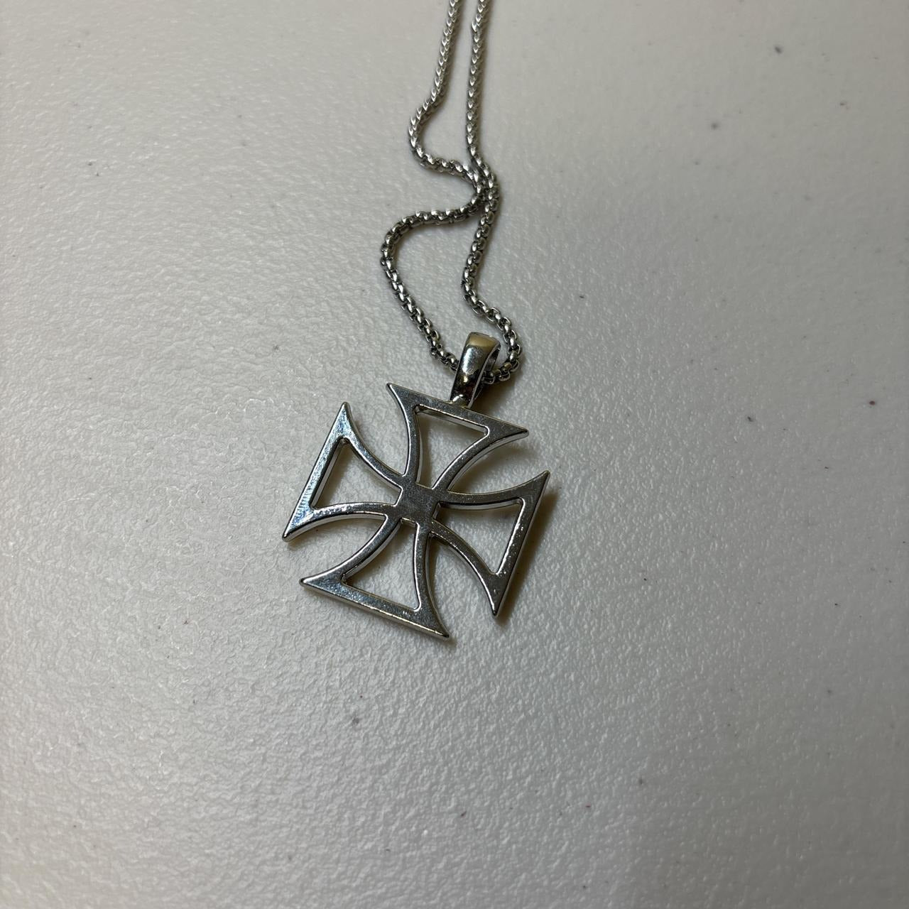 0693 - Silver Square Cross Necklace