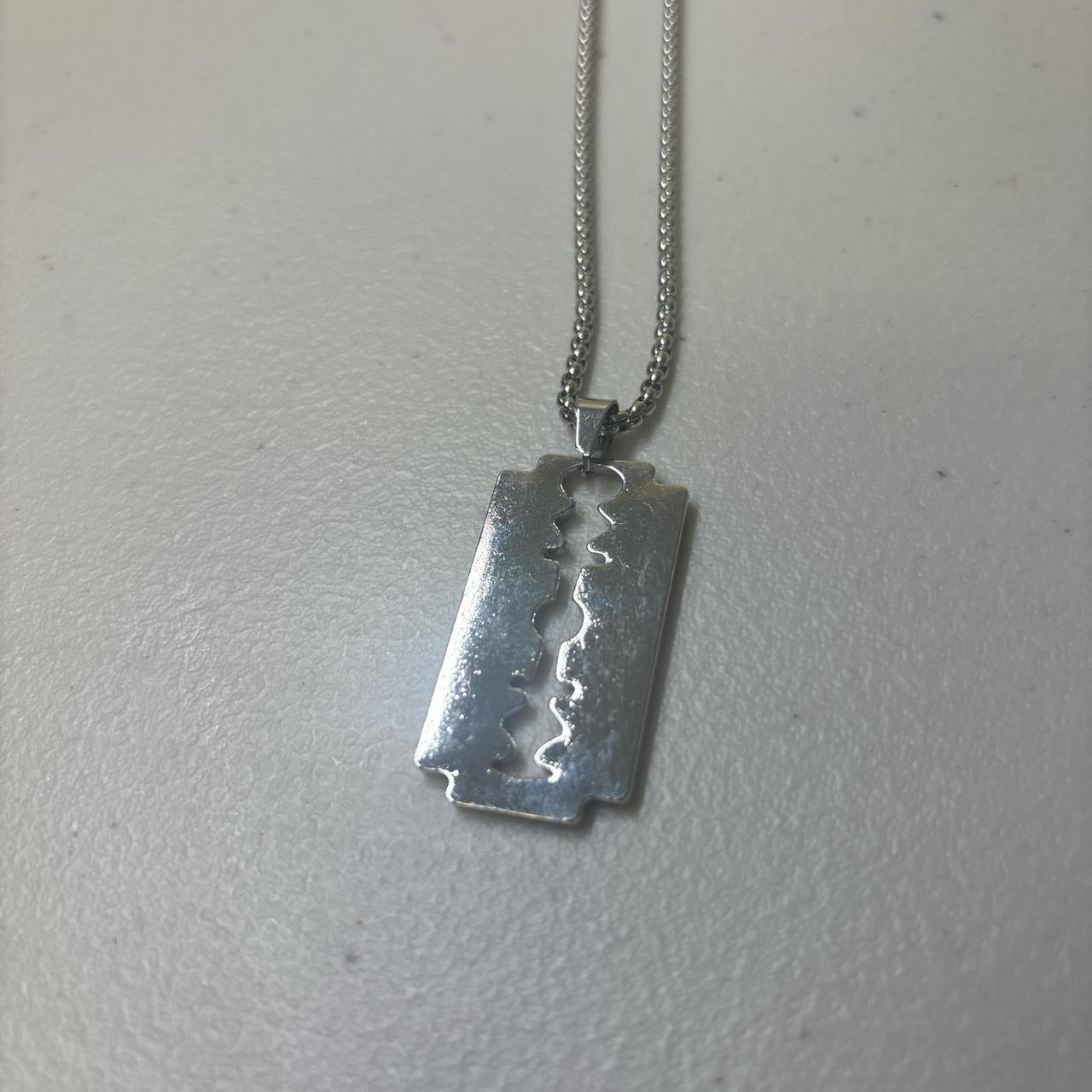 0715 - Sparkling Rhinestone Razor Necklace