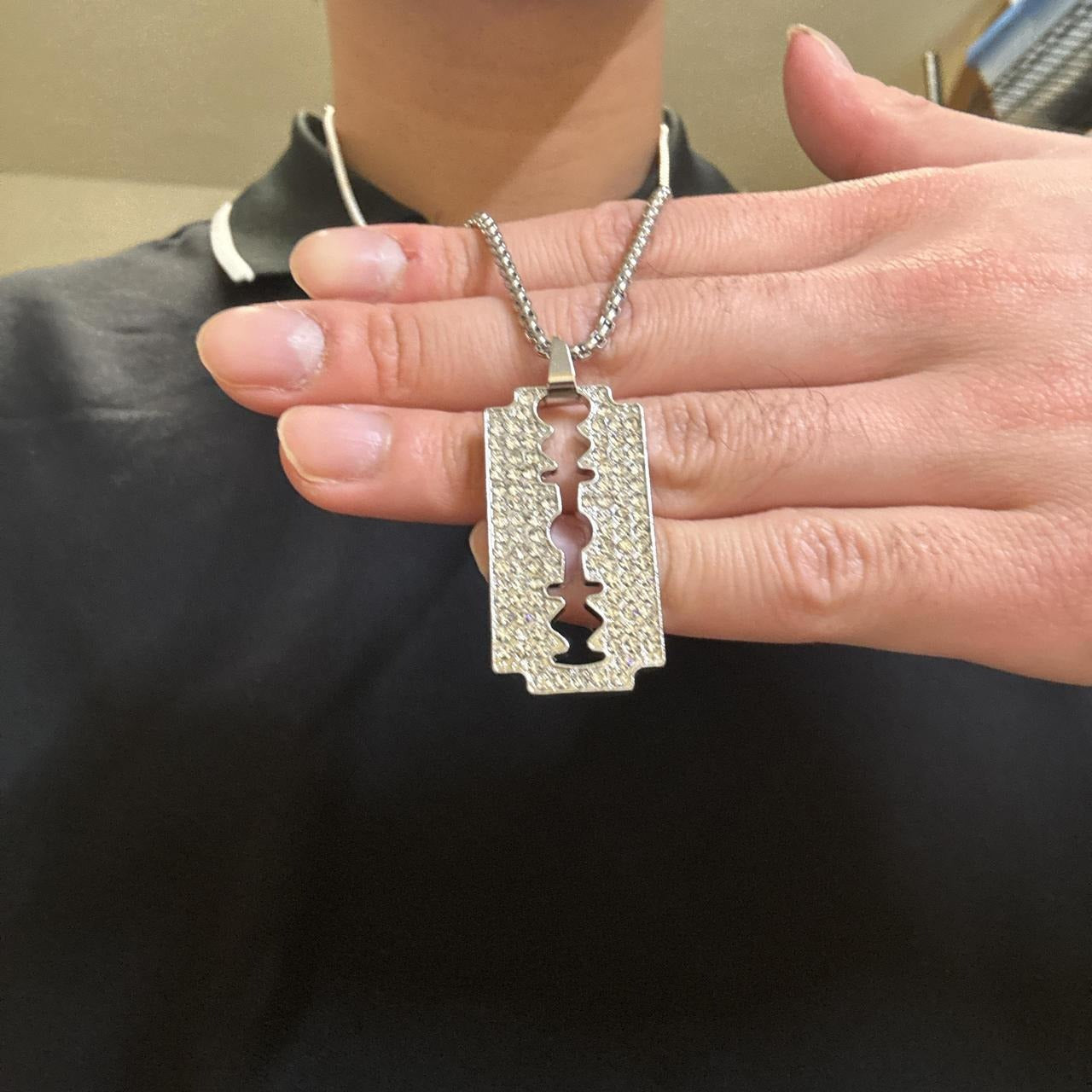 0715 - Sparkling Rhinestone Razor Necklace