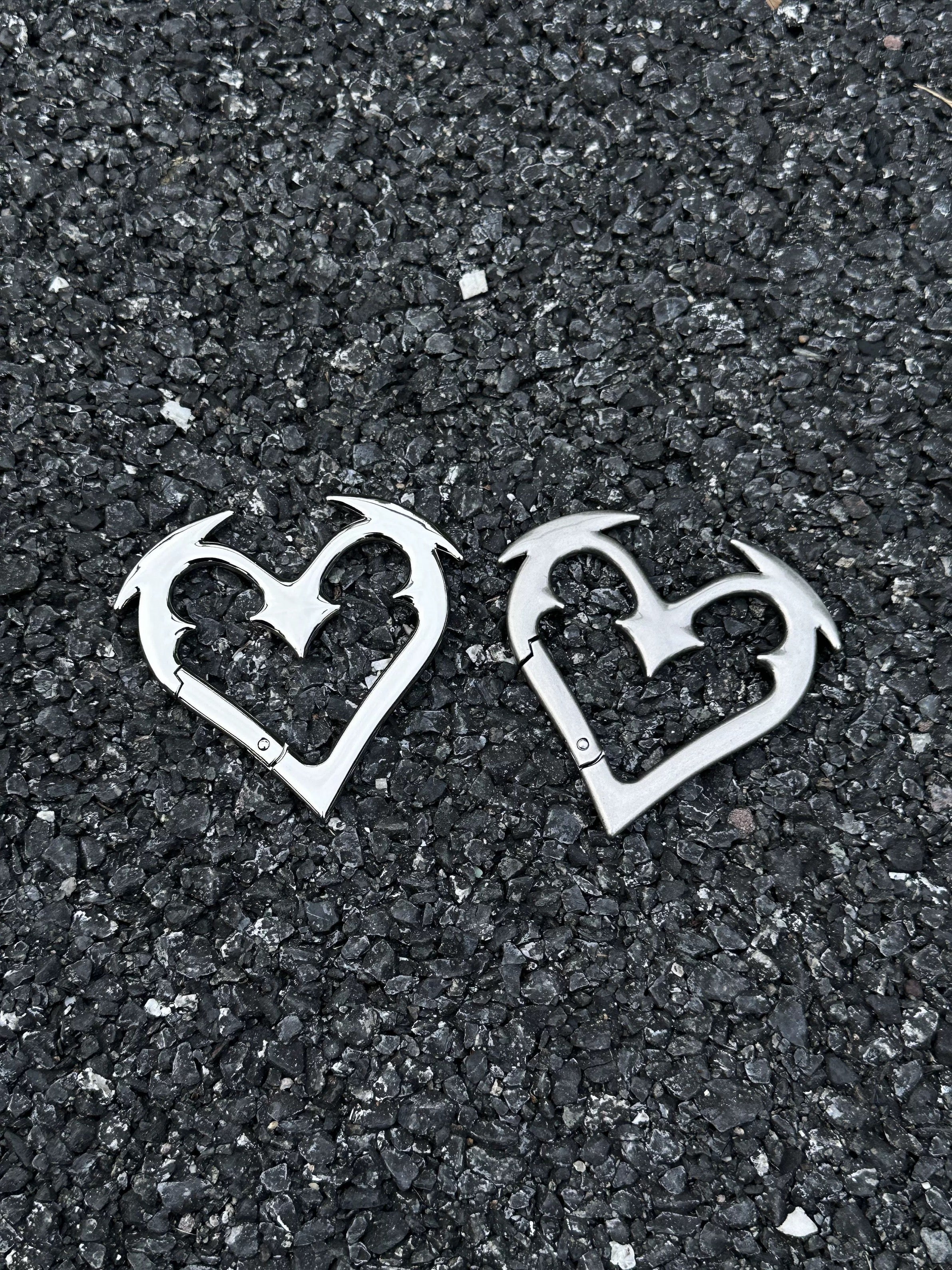 Razor Heart Carabiner