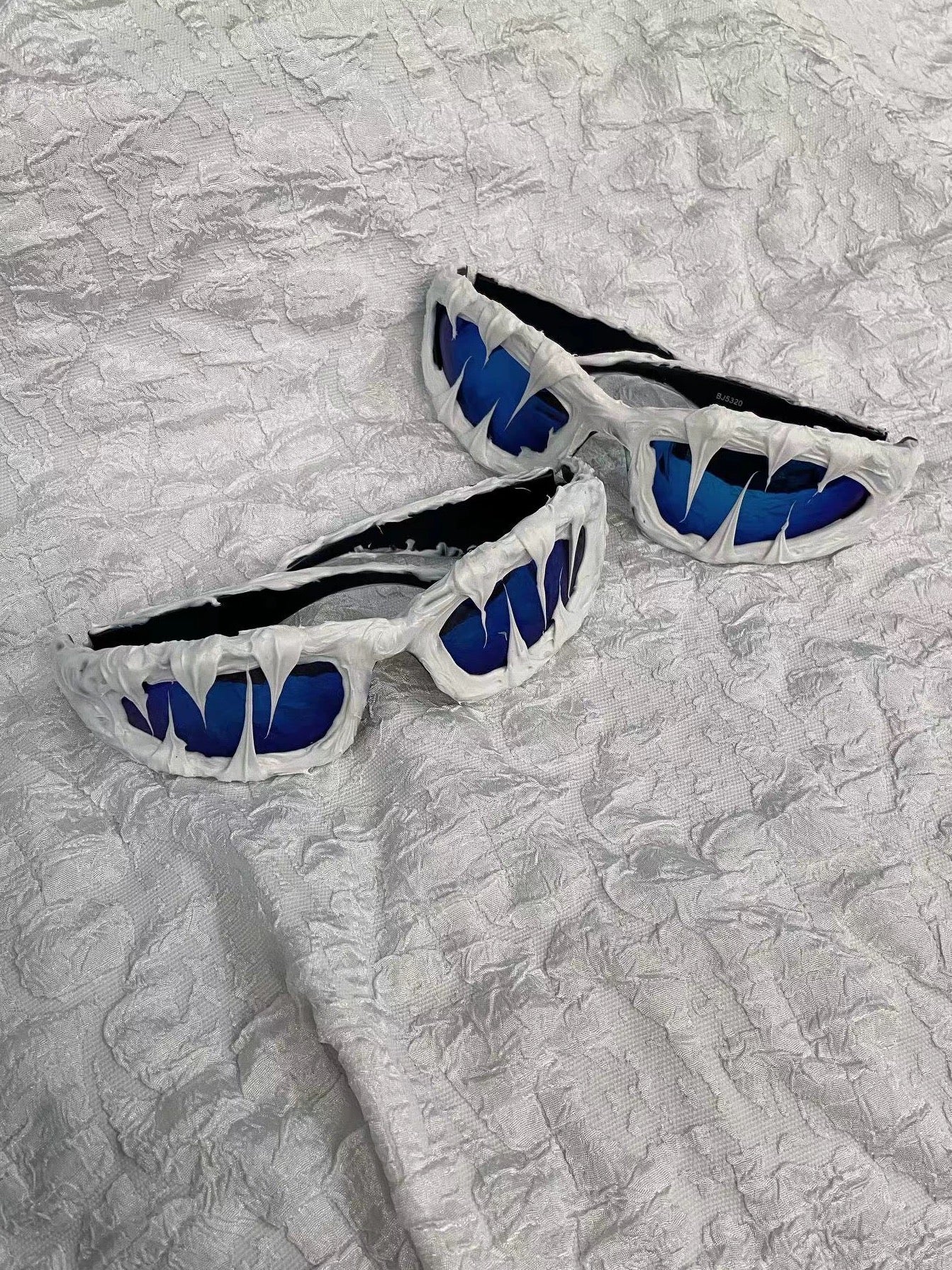 Fangshade Sunglasses (White)