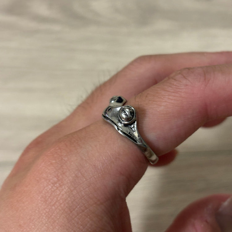 0318 - Silvery Frog Ring