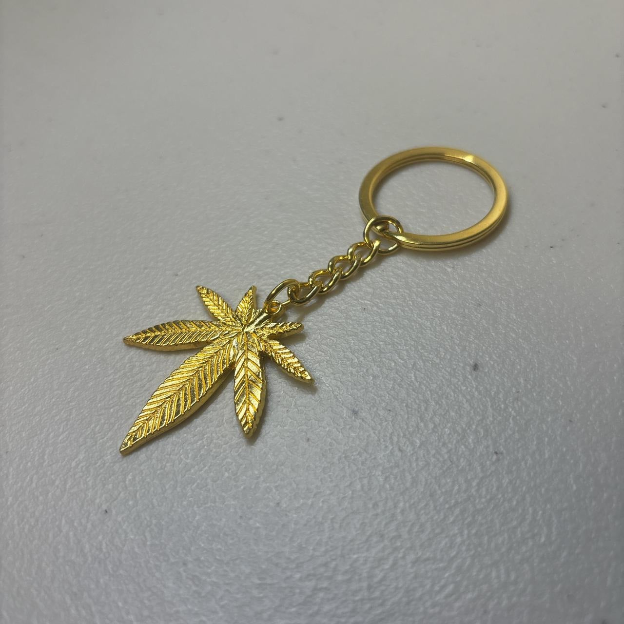 0688 - Golden Weed Keychain