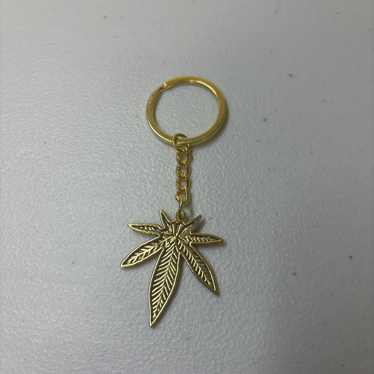 0687 - Green Enamel Weed Keychain