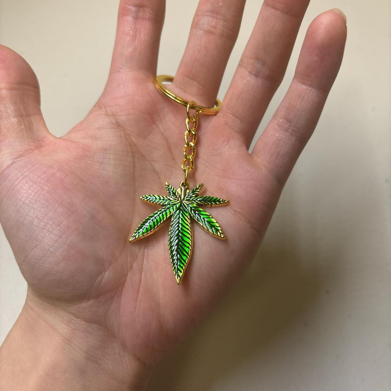 0687 - Green Enamel Weed Keychain