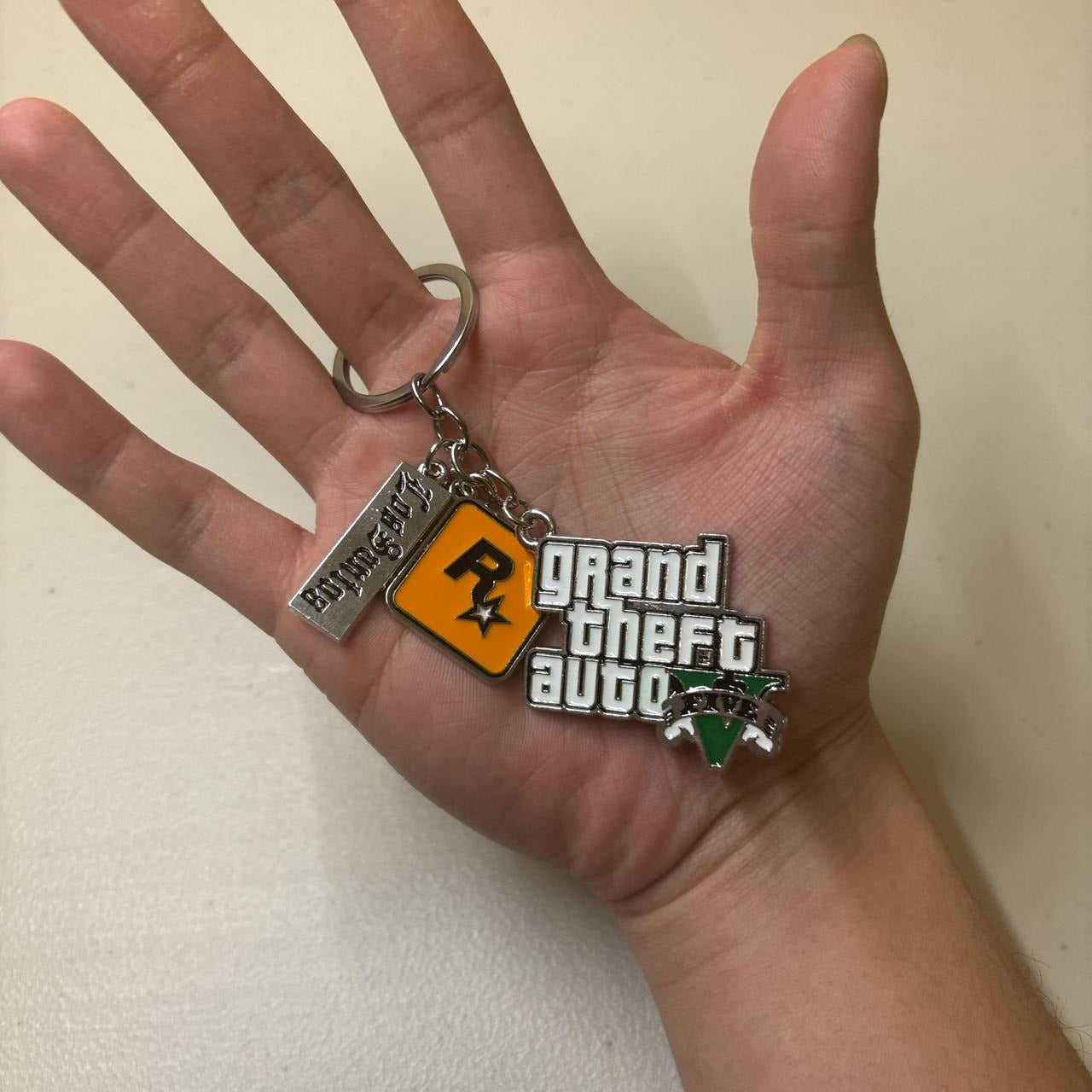 0683 - GTA V Charms Keychain