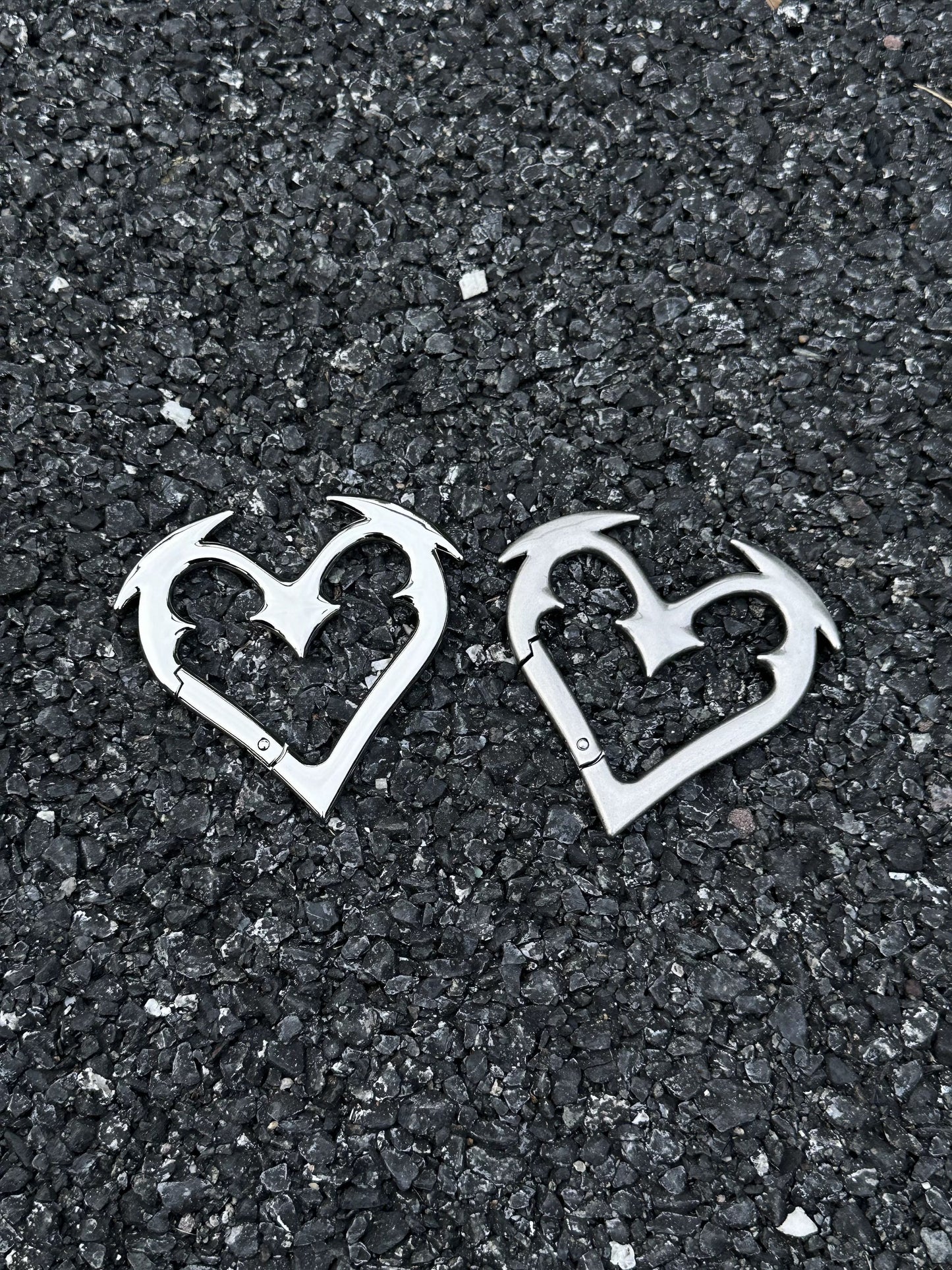 Razor Heart Carabiner