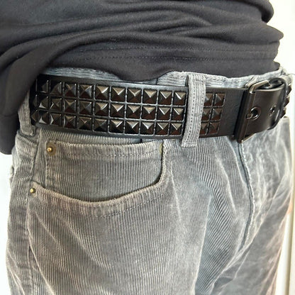 0239 - Pyramid Studded Belt (black)