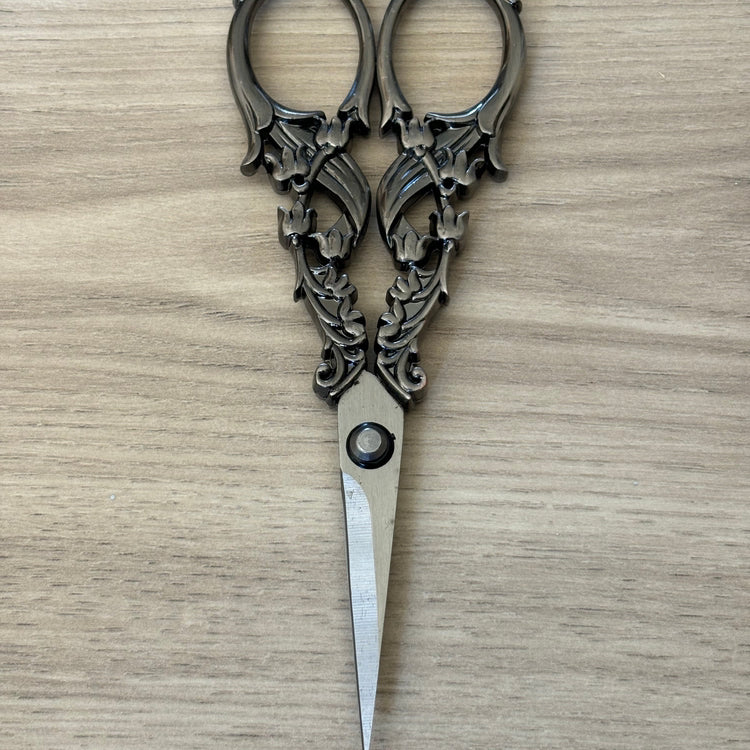 0322 - Gothic Floral Scissors