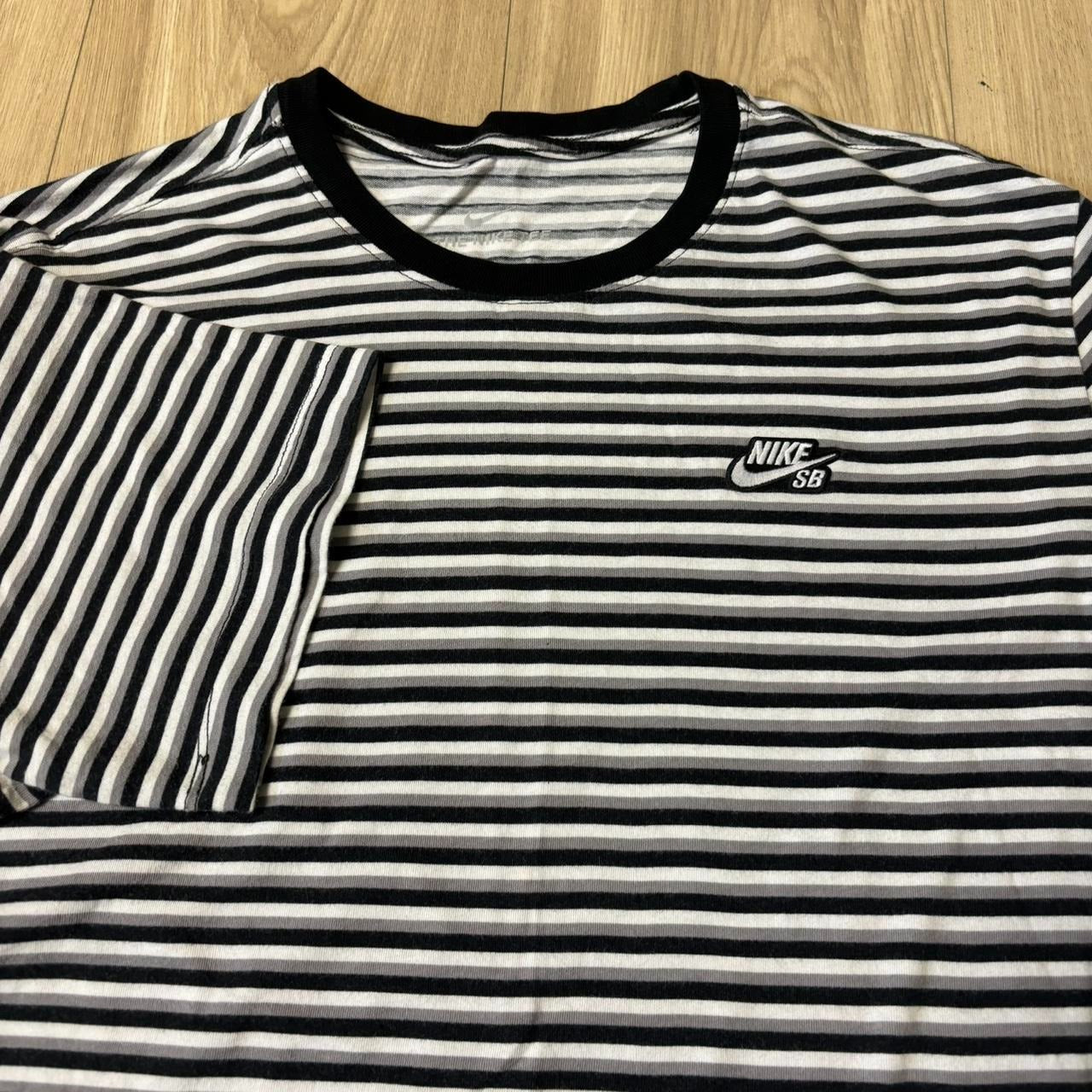 0518 - Nike SB Black White Striped Shirt