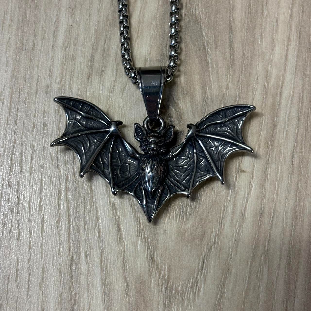 0496 - Detailed Vamp Bat Necklace