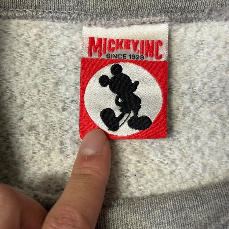 0450 - Vintage '96 Walt Disney Mickey Inc Sweater